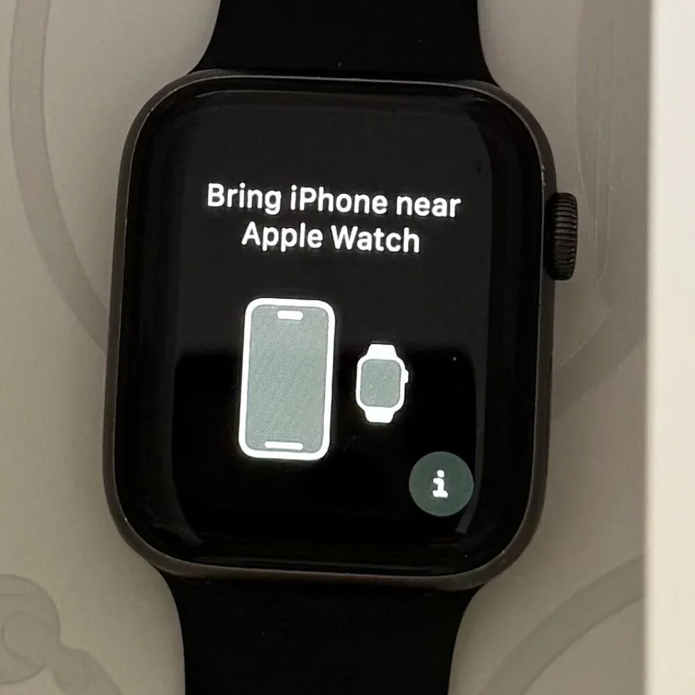 Apple Watch Series 5 - 44mm Band and Charger